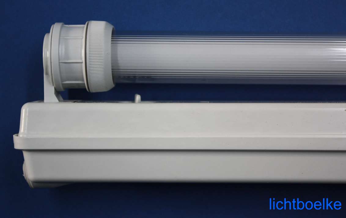 2x58W EVG Feuchtraumleuchte freistrahlend mi Schutzrohr für 2